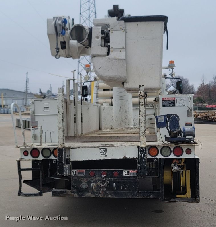 image for item MH9600 2017 International 4400  bucket truck