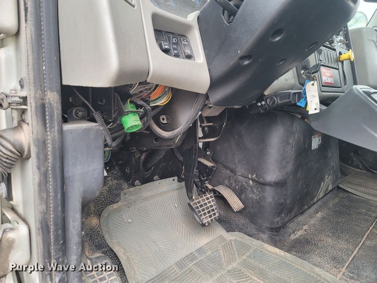 image for item MH9600 2017 International 4400  bucket truck