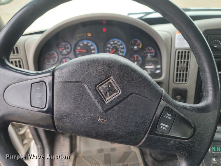 image for item MH9600 2017 International 4400  bucket truck