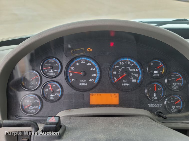 image for item MH9600 2017 International 4400  bucket truck