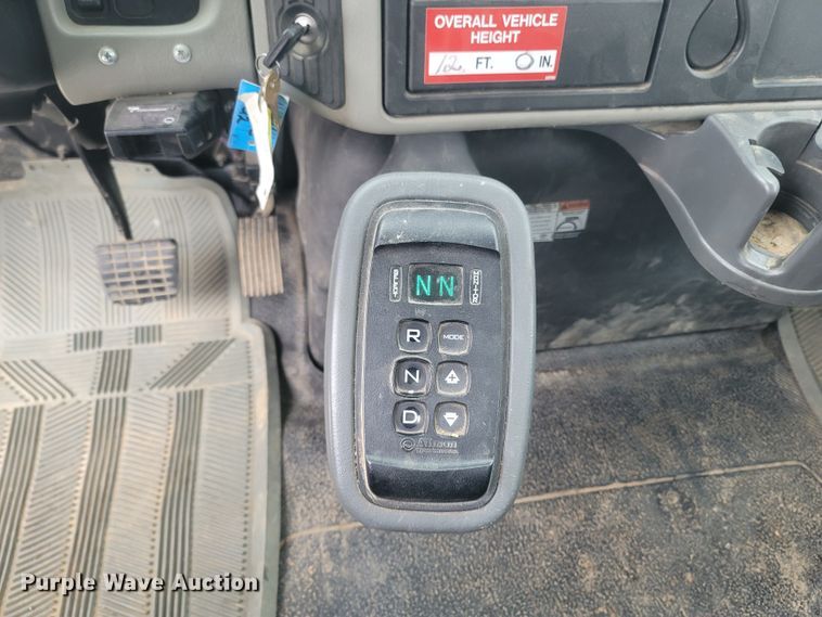 image for item MH9600 2017 International 4400  bucket truck