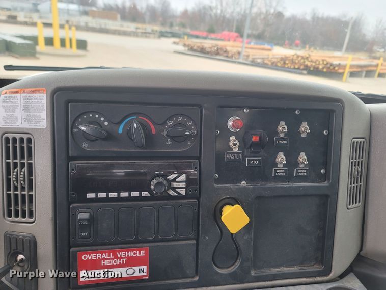 image for item MH9600 2017 International 4400  bucket truck