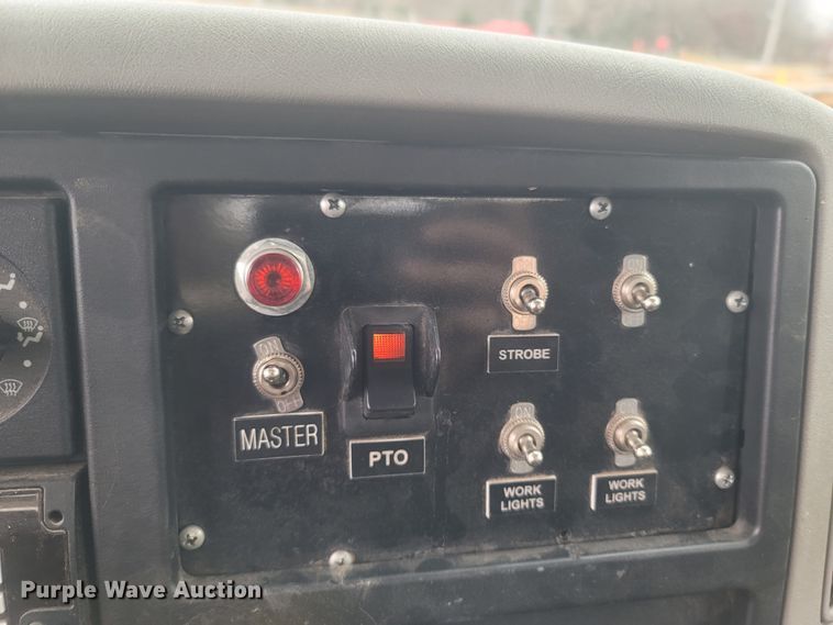 image for item MH9600 2017 International 4400  bucket truck