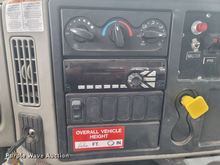 image for item MH9600 2017 International 4400  bucket truck