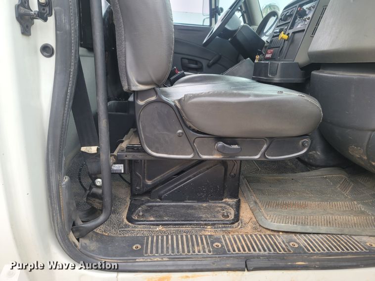 image for item MH9600 2017 International 4400  bucket truck