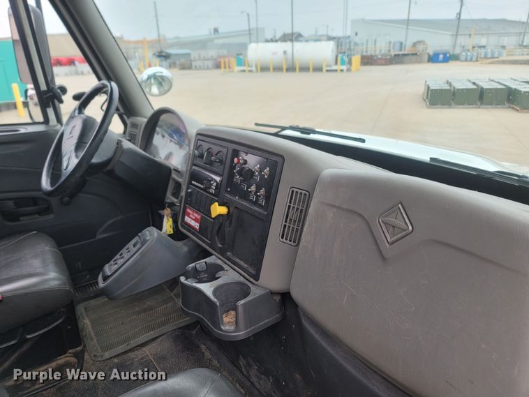 image for item MH9600 2017 International 4400  bucket truck