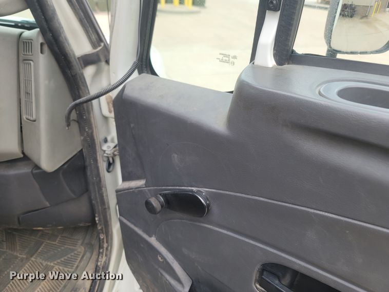 image for item MH9600 2017 International 4400  bucket truck