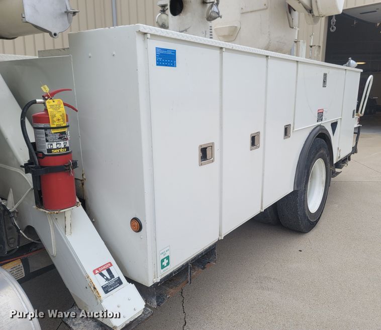 image for item MH9600 2017 International 4400  bucket truck