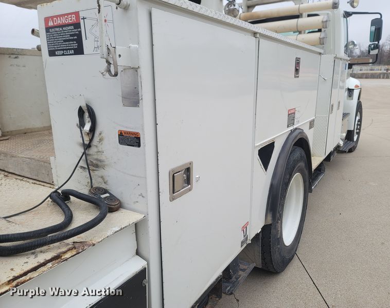 image for item MH9600 2017 International 4400  bucket truck