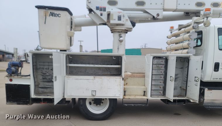 image for item MH9600 2017 International 4400  bucket truck