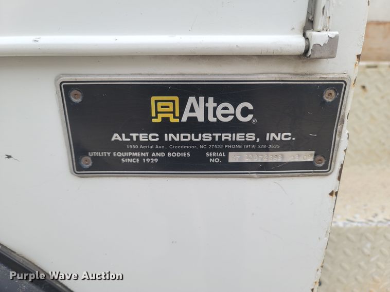 image for item MH9600 2017 International 4400  bucket truck