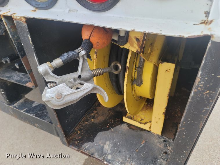 image for item MH9600 2017 International 4400  bucket truck