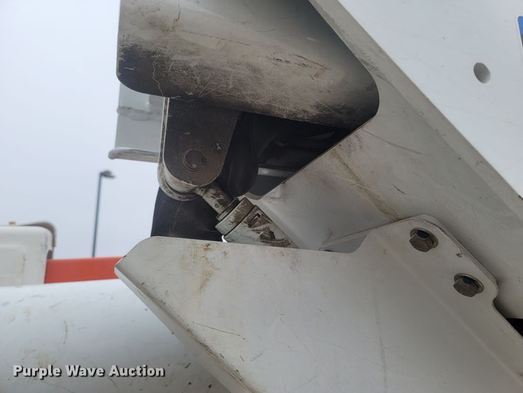 image for item MH9600 2017 International 4400  bucket truck