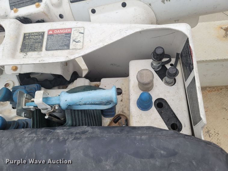 image for item MH9600 2017 International 4400  bucket truck