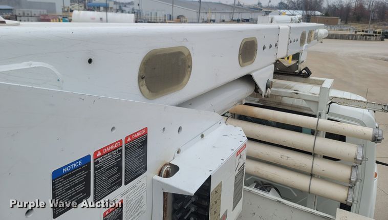 image for item MH9600 2017 International 4400  bucket truck