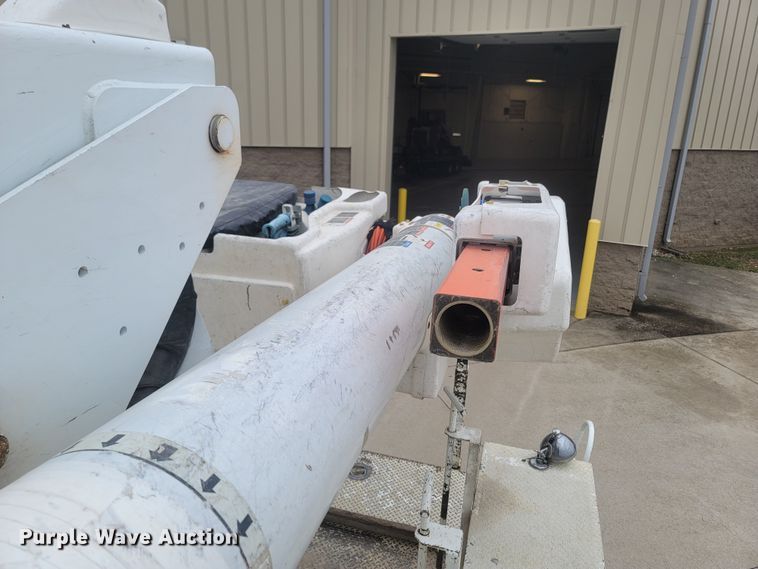 image for item MH9600 2017 International 4400  bucket truck