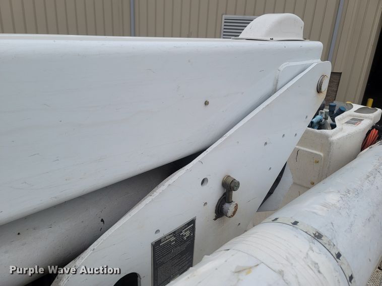 image for item MH9600 2017 International 4400  bucket truck