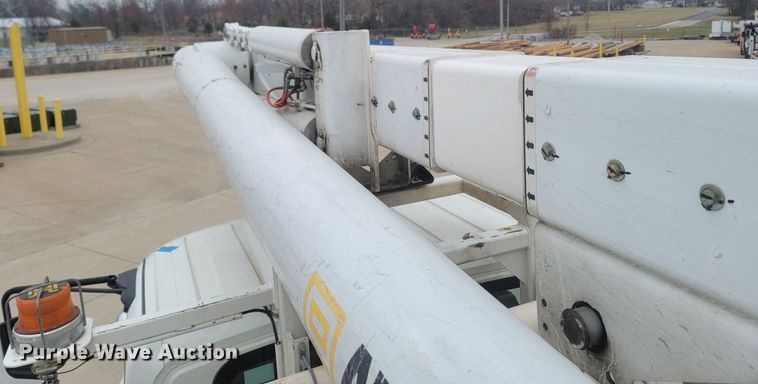 image for item MH9600 2017 International 4400  bucket truck