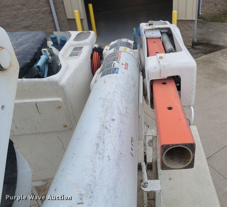 image for item MH9600 2017 International 4400  bucket truck