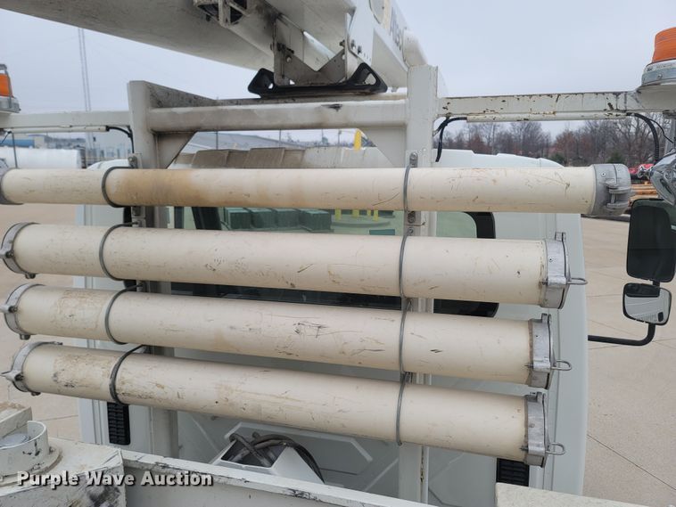 image for item MH9600 2017 International 4400  bucket truck