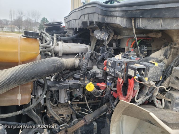 image for item MH9600 2017 International 4400  bucket truck