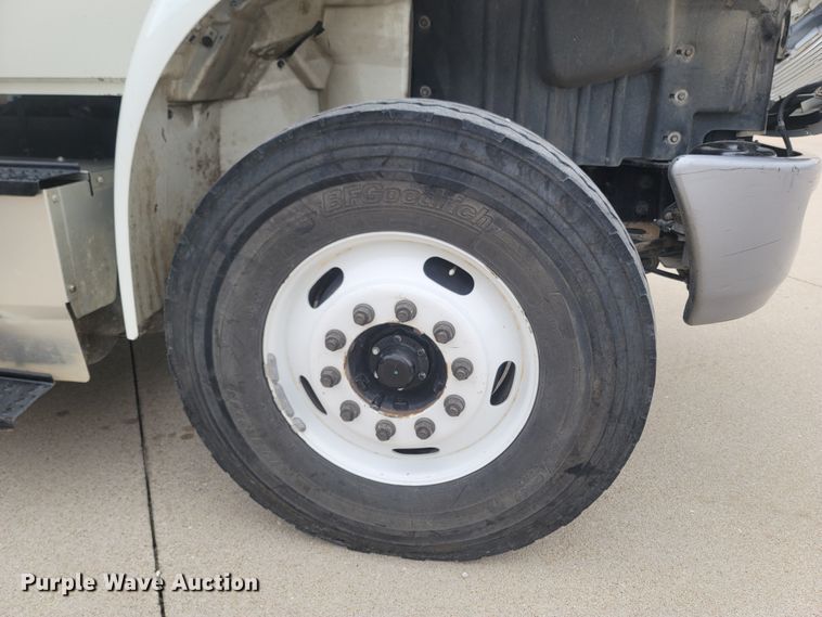 image for item MH9600 2017 International 4400  bucket truck