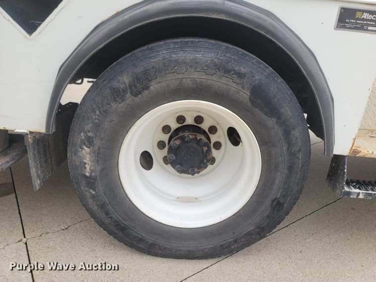 image for item MH9600 2017 International 4400  bucket truck