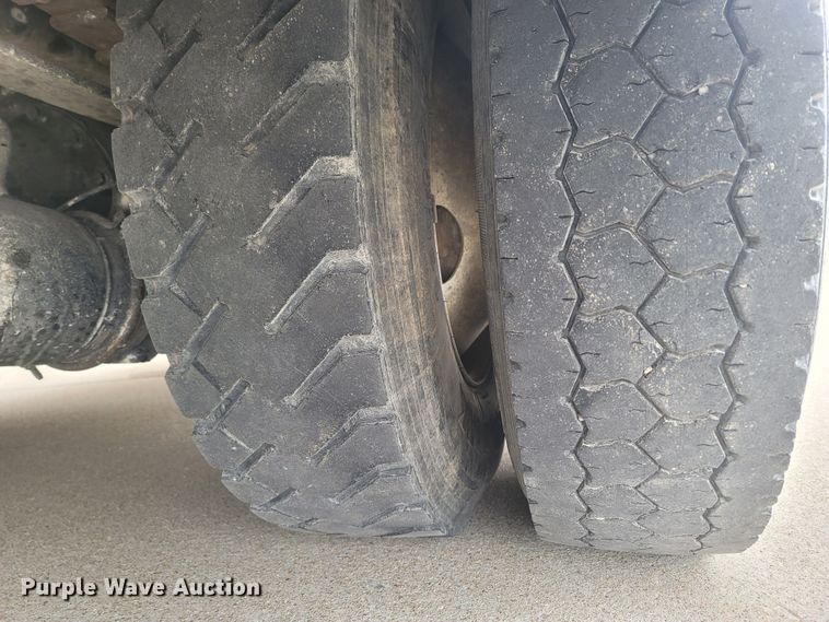 image for item MH9600 2017 International 4400  bucket truck