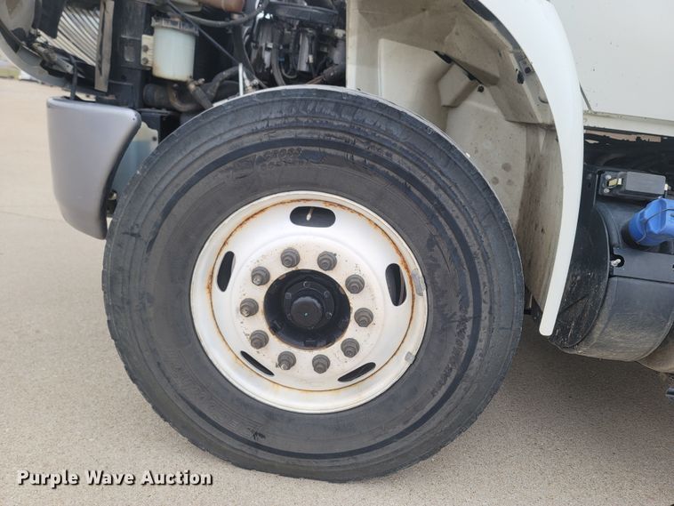 image for item MH9600 2017 International 4400  bucket truck