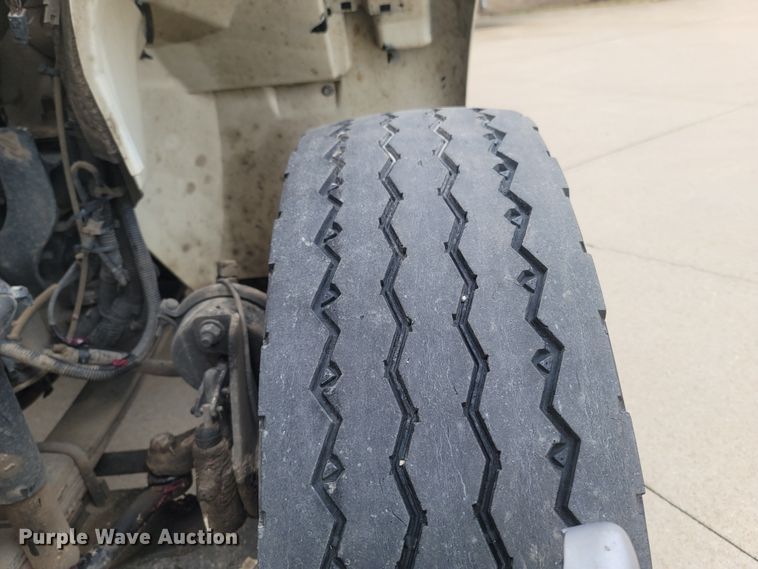 image for item MH9600 2017 International 4400  bucket truck