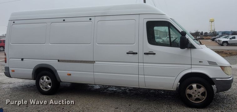 image for item MH9613 2006 Dodge Sprinter 2500  delivery van