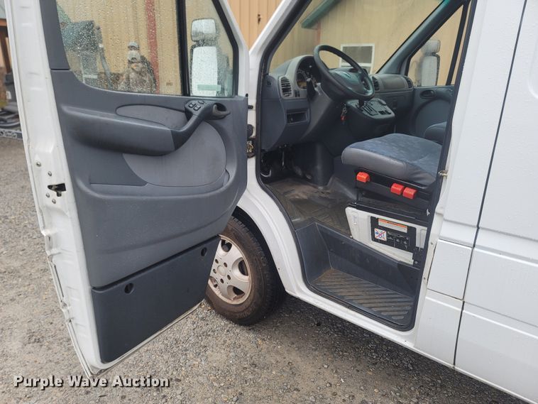 image for item MH9613 2006 Dodge Sprinter 2500  delivery van