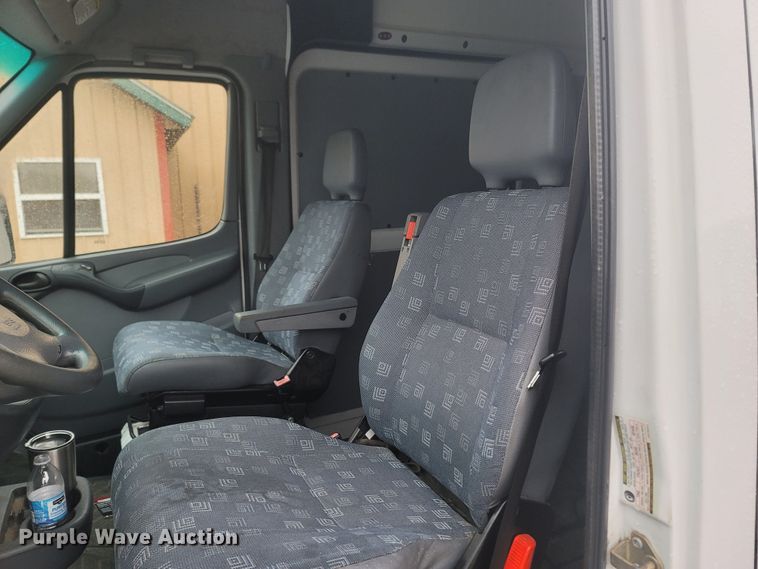 image for item MH9613 2006 Dodge Sprinter 2500  delivery van