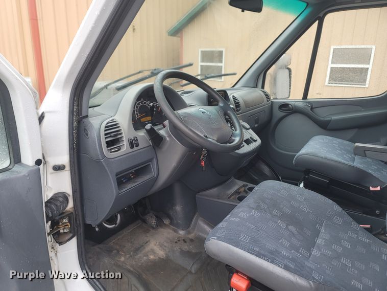 image for item MH9613 2006 Dodge Sprinter 2500  delivery van