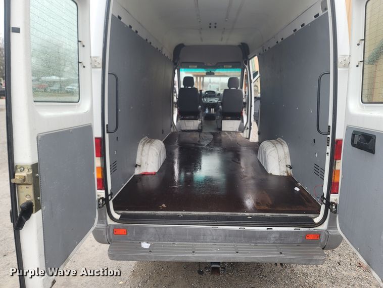 image for item MH9613 2006 Dodge Sprinter 2500  delivery van