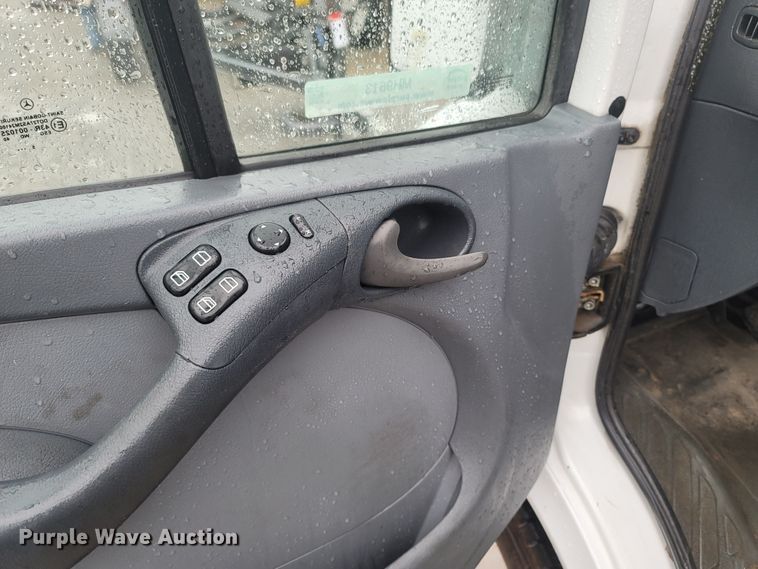 image for item MH9613 2006 Dodge Sprinter 2500  delivery van