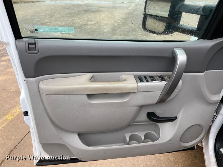 image for item MI9561 2012 Chevrolet Silverado 1500  Ext. Cab pickup truck