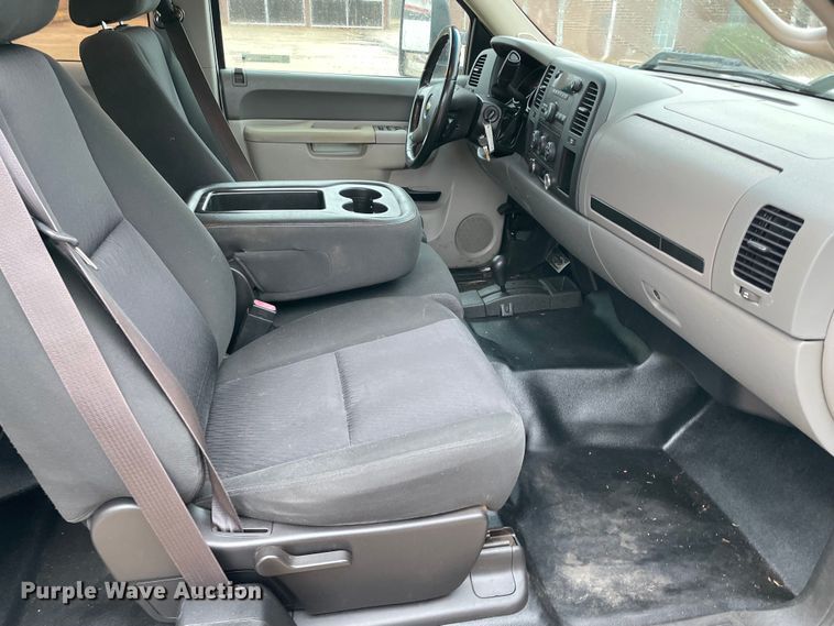 image for item MI9561 2012 Chevrolet Silverado 1500  Ext. Cab pickup truck