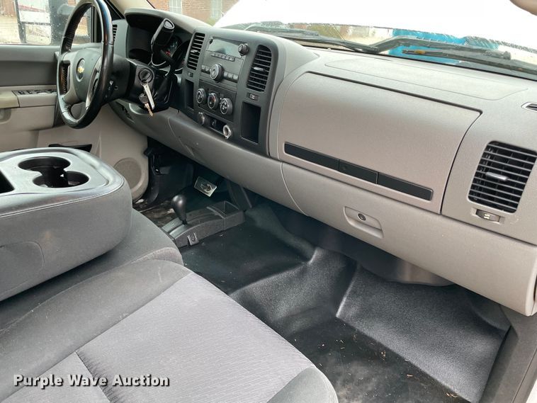 image for item MI9561 2012 Chevrolet Silverado 1500  Ext. Cab pickup truck