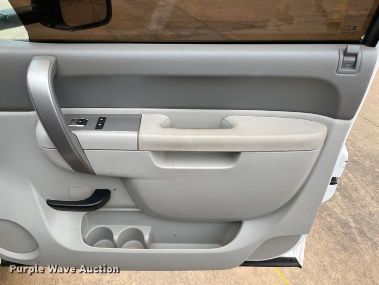 image for item MI9561 2012 Chevrolet Silverado 1500  Ext. Cab pickup truck