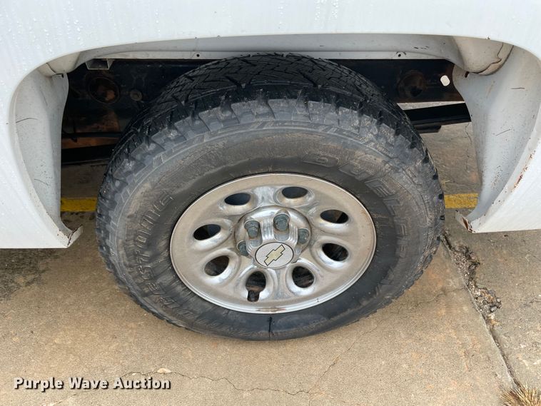 image for item MI9561 2012 Chevrolet Silverado 1500  Ext. Cab pickup truck