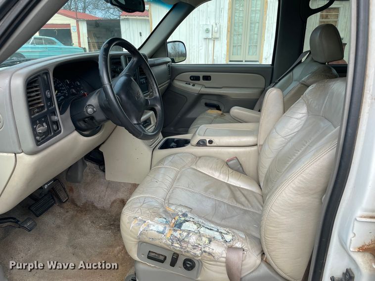 image for item MI9635 2001 Chevrolet Suburban  SUV