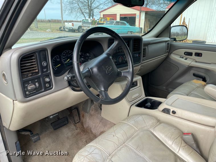image for item MI9635 2001 Chevrolet Suburban  SUV