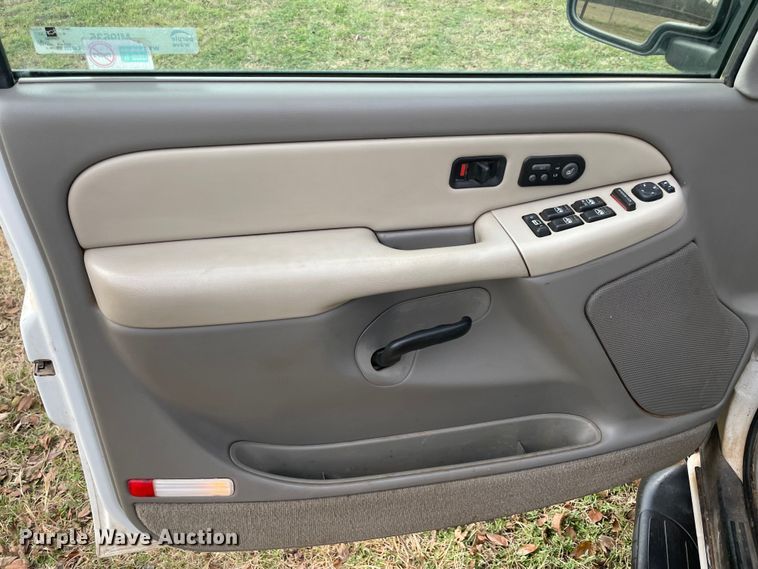 image for item MI9635 2001 Chevrolet Suburban  SUV
