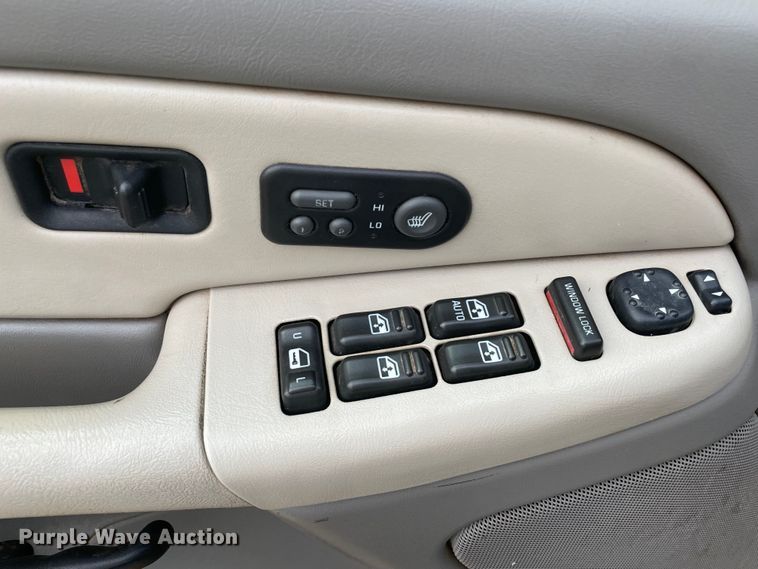 image for item MI9635 2001 Chevrolet Suburban  SUV