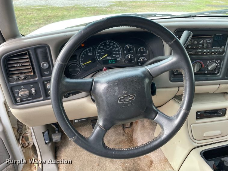 image for item MI9635 2001 Chevrolet Suburban  SUV