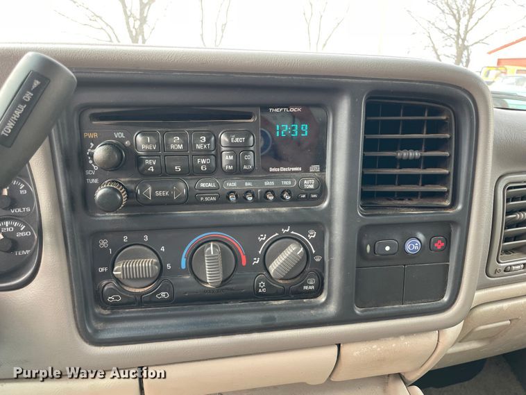 image for item MI9635 2001 Chevrolet Suburban  SUV