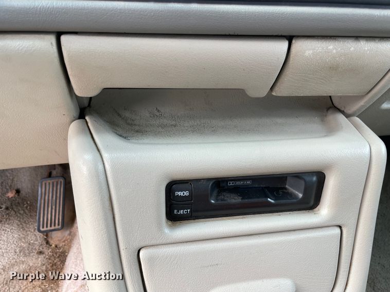 image for item MI9635 2001 Chevrolet Suburban  SUV