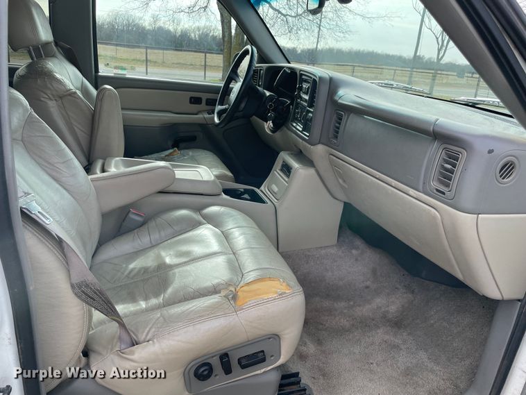 image for item MI9635 2001 Chevrolet Suburban  SUV