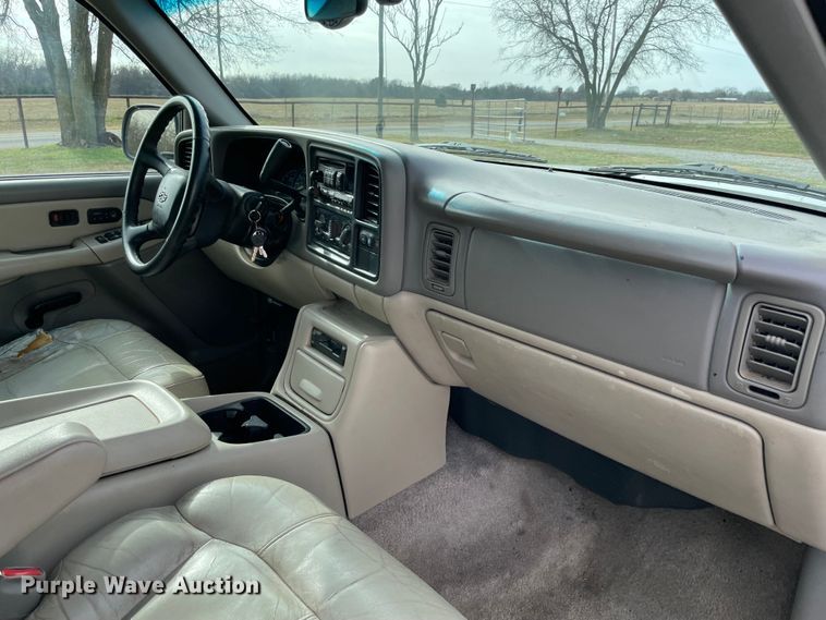 image for item MI9635 2001 Chevrolet Suburban  SUV